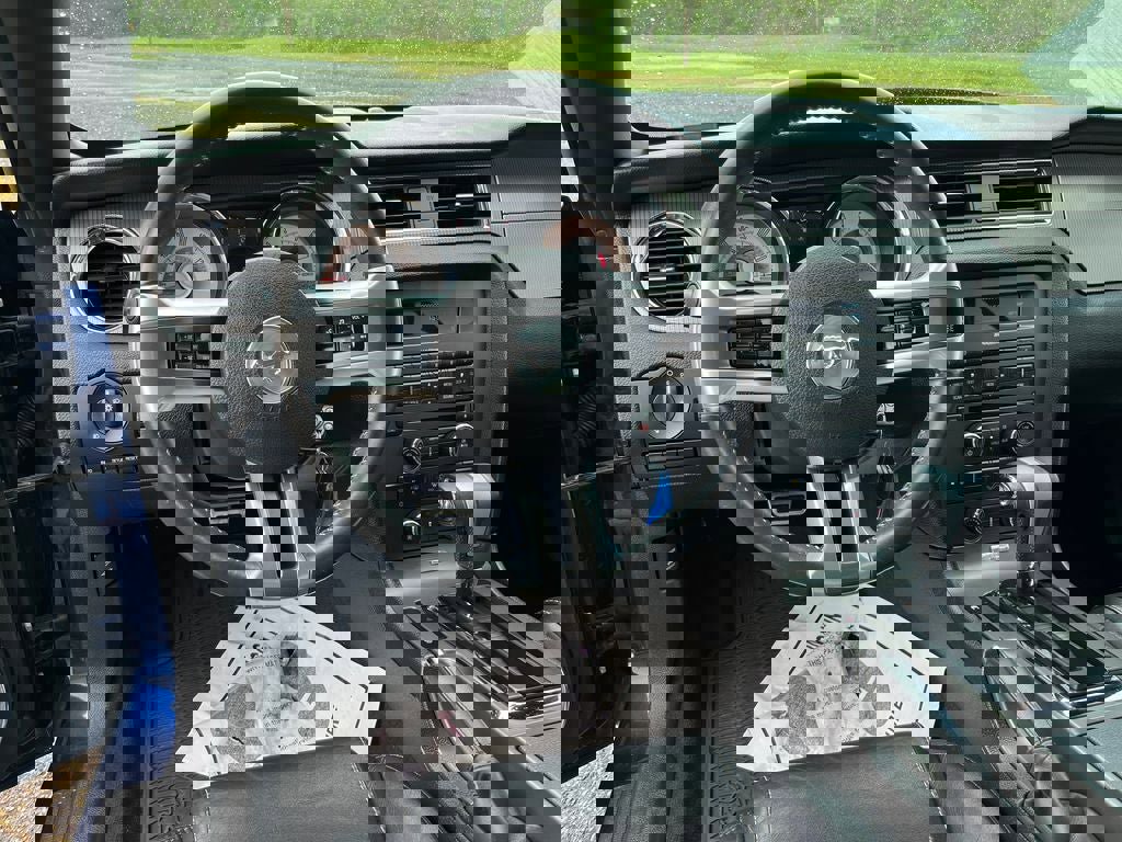 Used 2010 Ford Mustang GT image 15