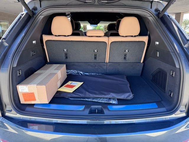 New 2025 Cadillac Escalade IQ Luxury 2 w/ LPO, Radiant Package image 10