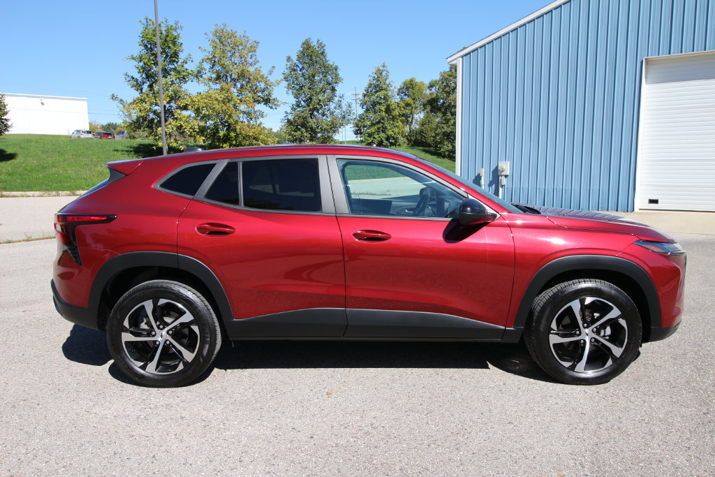 Used 2024 Chevrolet Trax RS w/ Driver Confidence Package FWD image 10