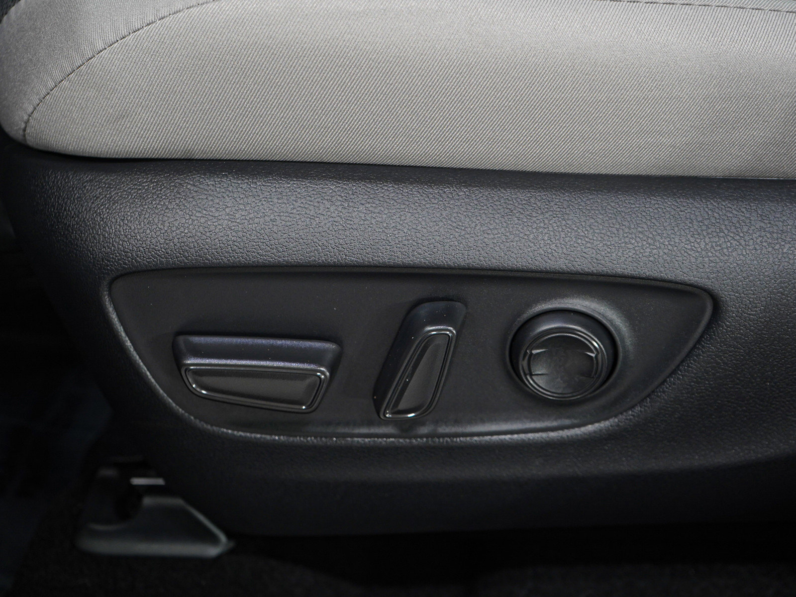 Used 2025 Toyota RAV4 XLE AWD/4WD image 23