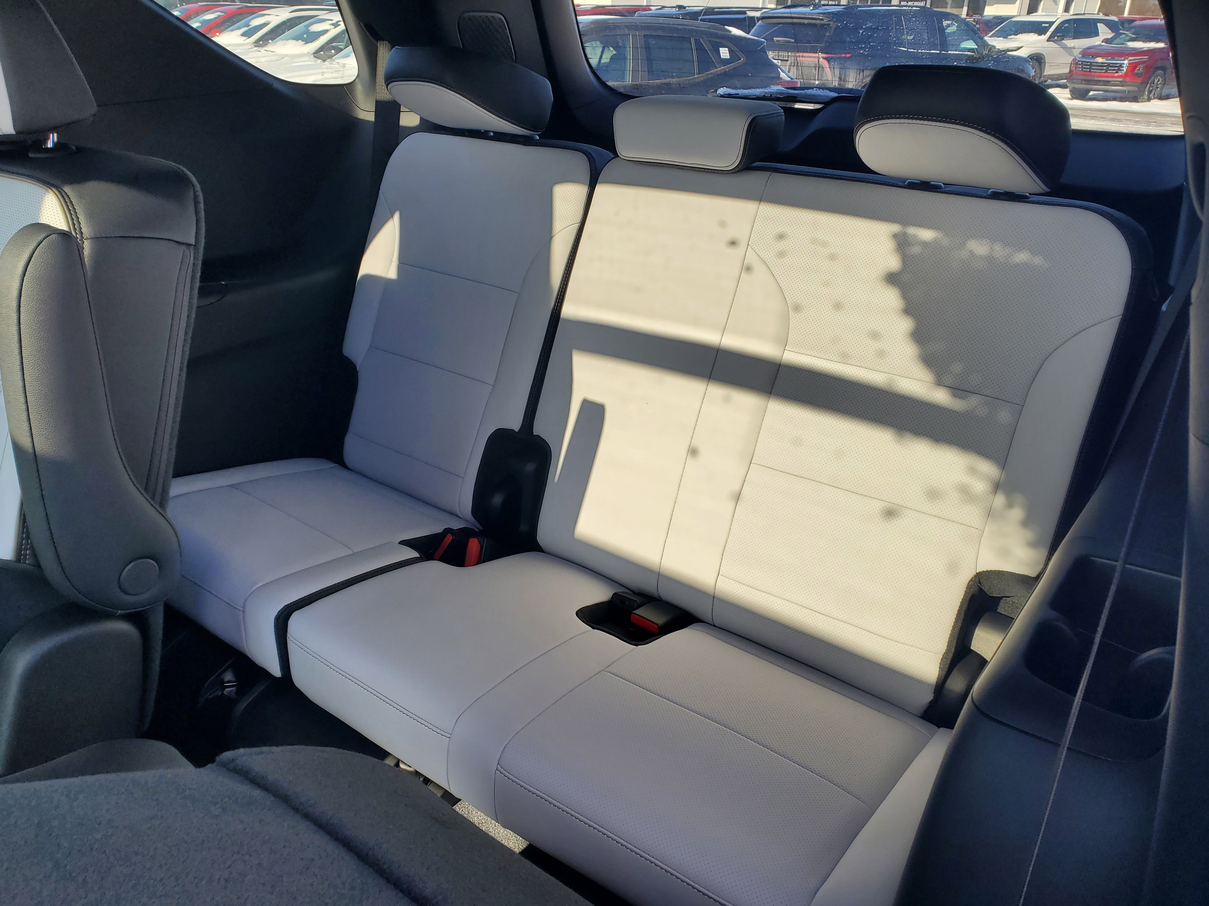 New 2026 Chevrolet Traverse High Country w/ LPO, Floor Liner Package AWD/4WD image 28