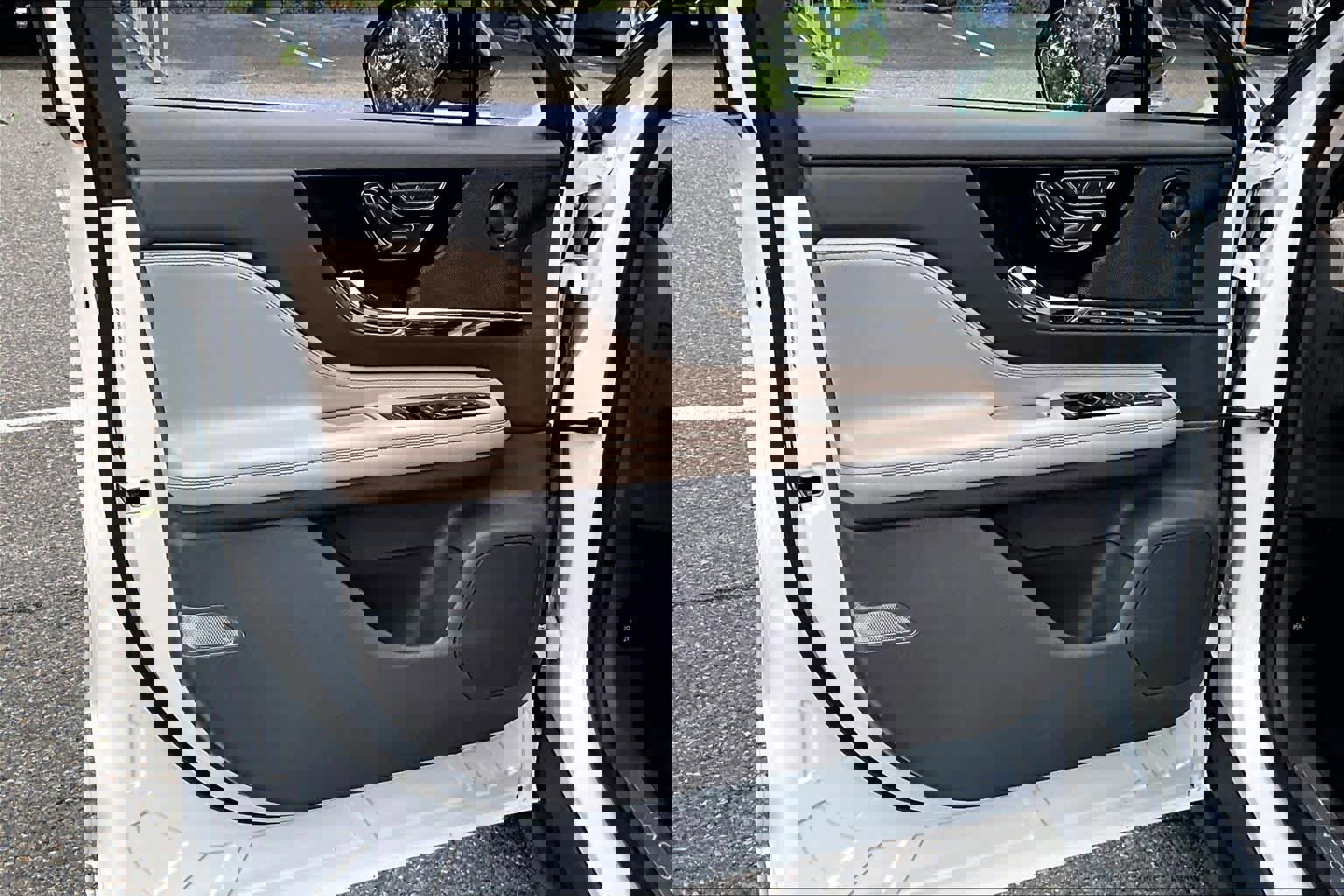 Used 2020 Lincoln Corsair Reserve w/ Equipment Group 201A image 21