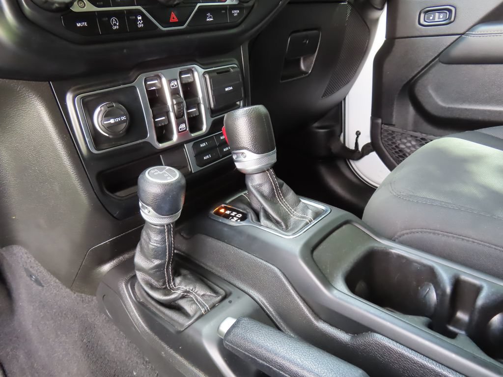 Used 2023 Jeep Wrangler Unlimited Sahara w/ Cold Weather Group AWD/4WD image 20