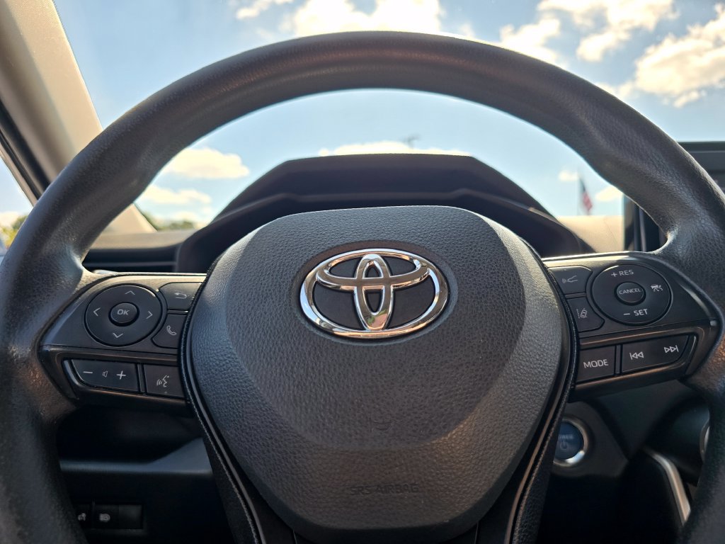 Used 2020 Toyota RAV4 XLE AWD/4WD image 22