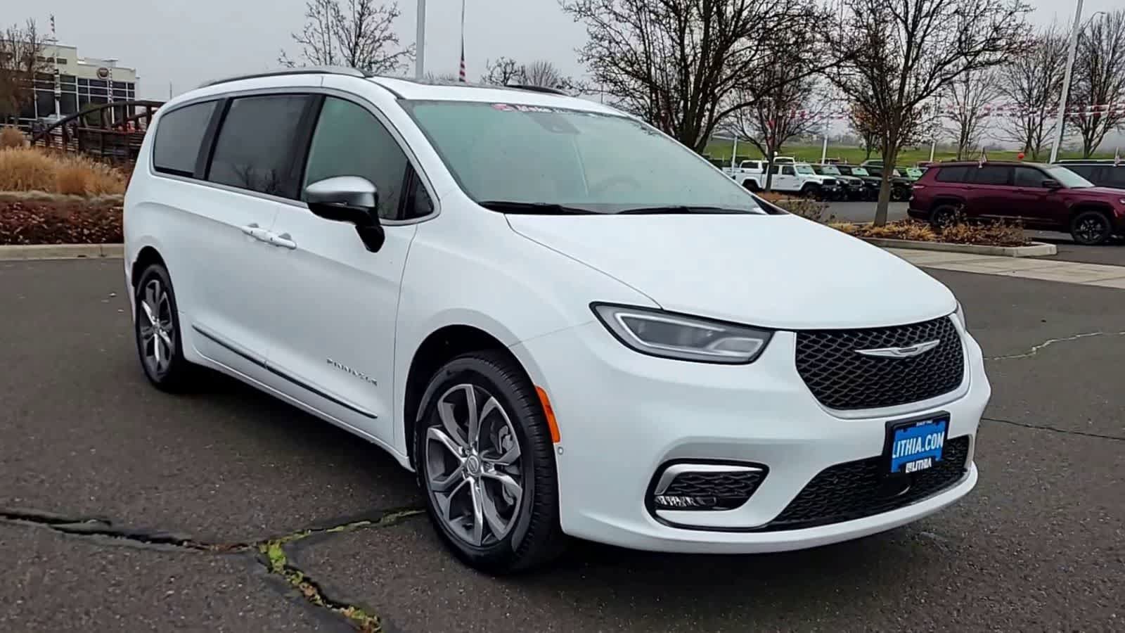 New 2026 Chrysler Pacifica Pinnacle w/ Trailer Tow Group image 2