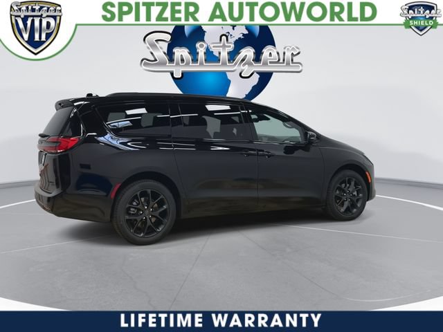 New 2027 Chrysler Pacifica Limited w/ S Appearance Package AWD/4WD image 10