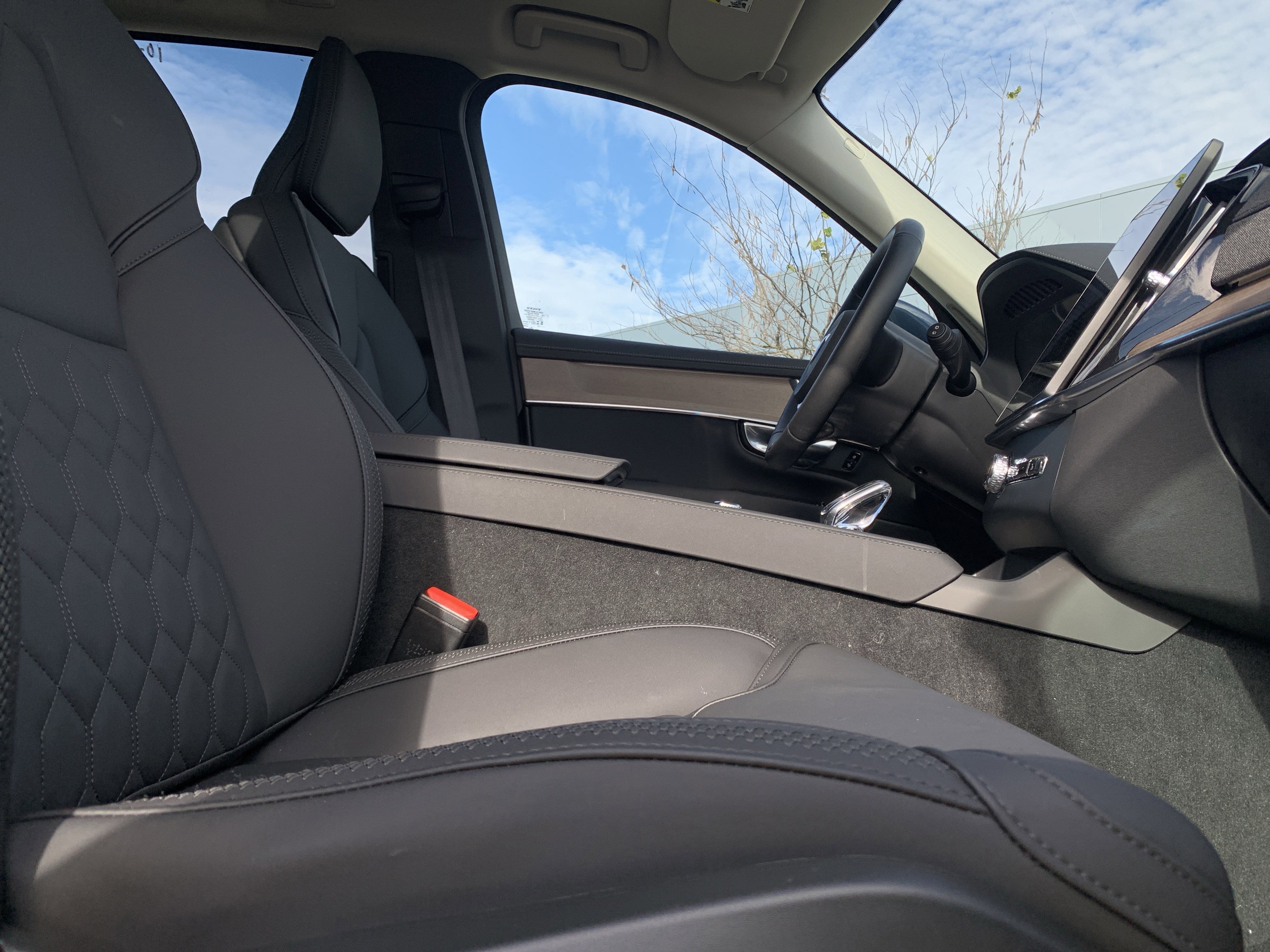 Used 2025 Volvo XC90 B6 Plus image 35