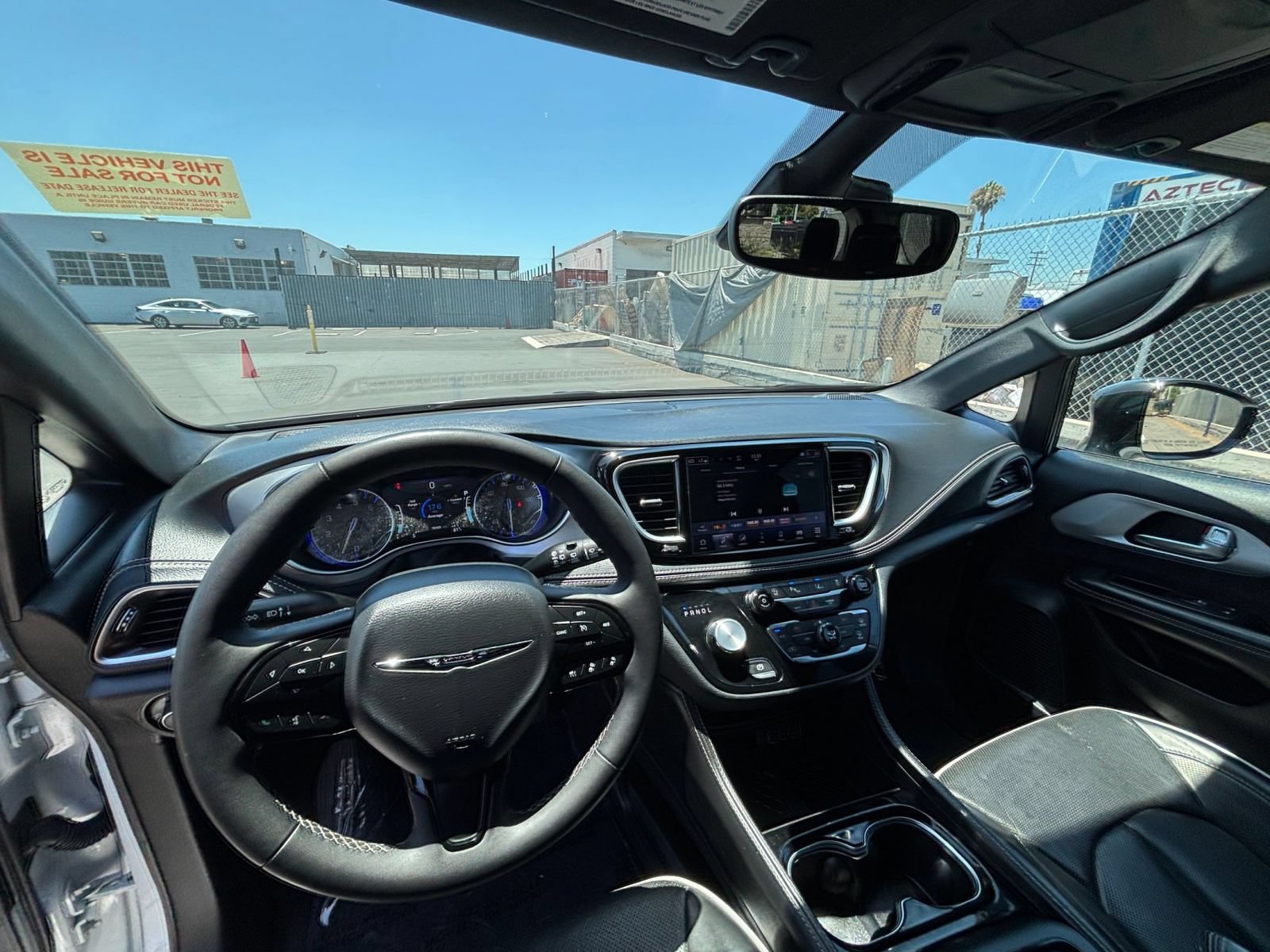 Used 2025 Chrysler Pacifica Limited FWD image 36