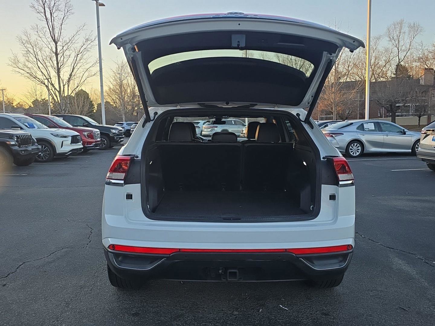 Used 2024 Volkswagen Atlas Cross Sport SE image 7