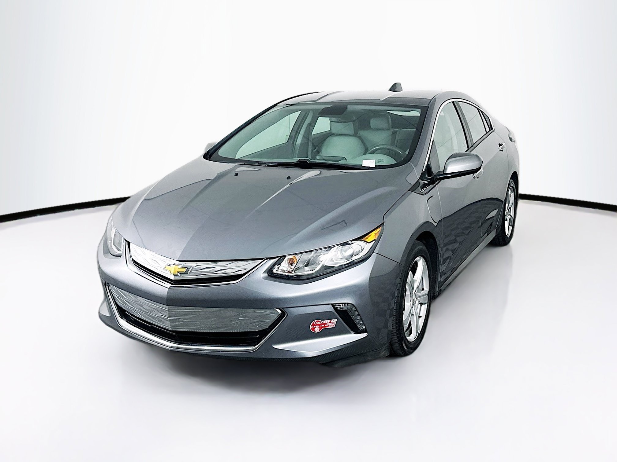 Used 2018 Chevrolet Volt LT w/ Comfort Package FWD image 3