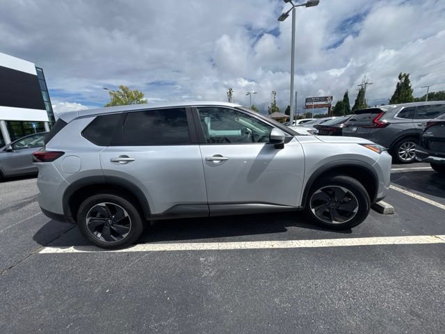 Used 2024 Nissan Rogue SV FWD image 5