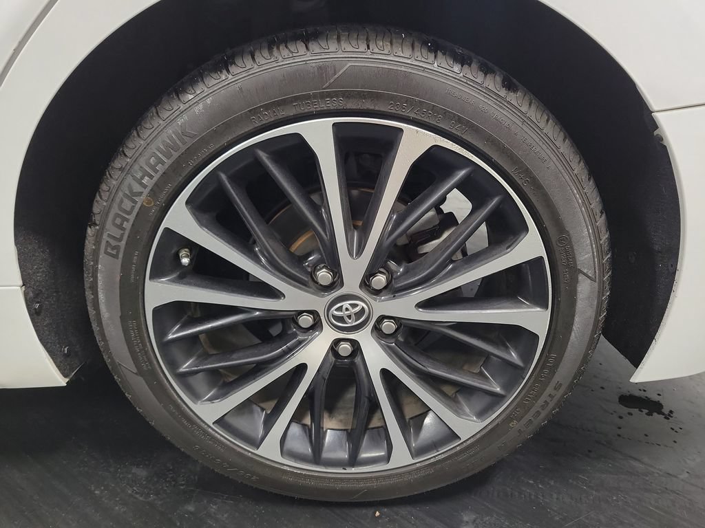 Used 2018 Toyota Camry SE w/ Moonroof Package FWD image 10