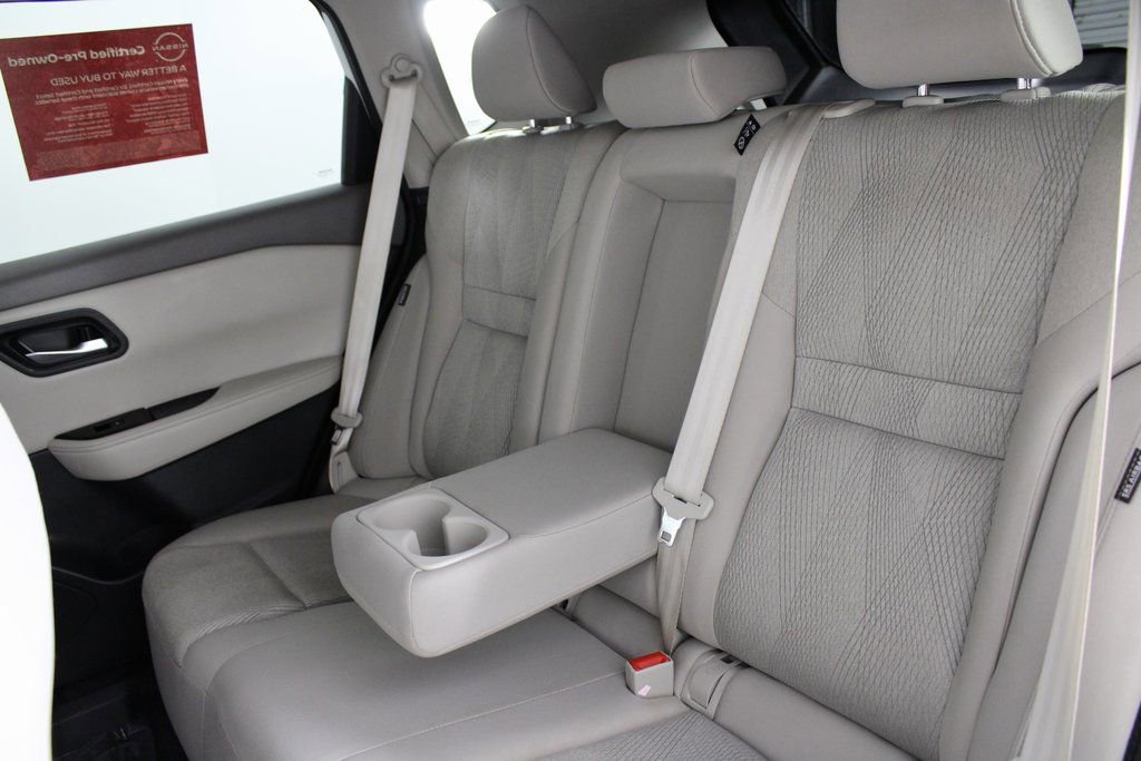 Certified 2025 Nissan Rogue SV image 17