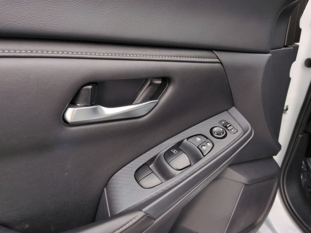 Used 2025 Nissan Sentra SV FWD image 23