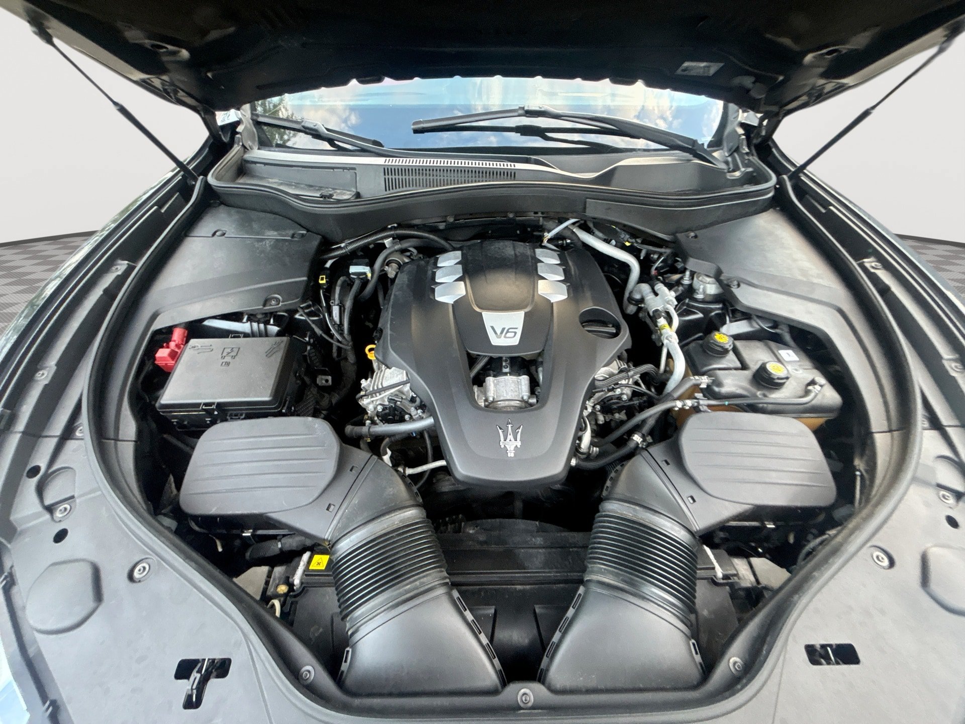 Used 2019 Maserati Levante GranSport AWD/4WD image 18