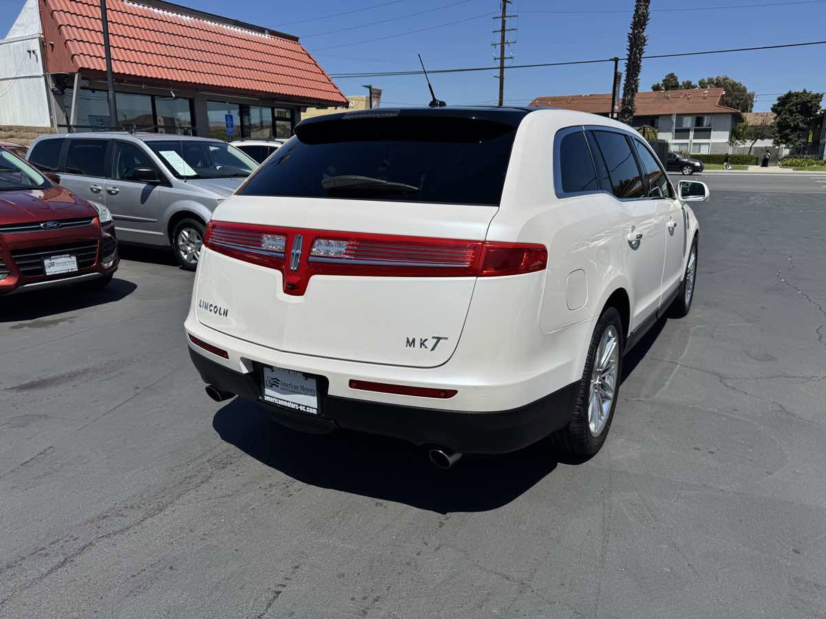 Used 2017 Lincoln MKT AWD w/ Technology Package image 5