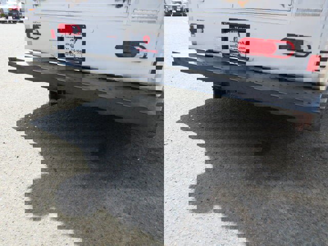 Used 2017 Chevrolet Express 3500 image 3