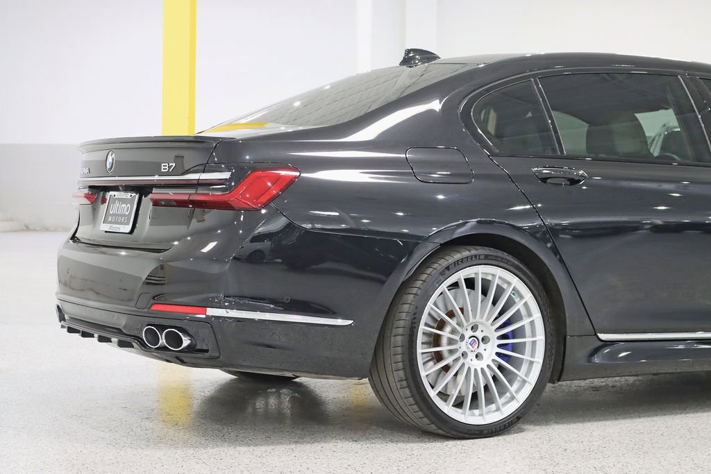 Used 2022 BMW ALPINA B7 xDrive w/ Luxury Rear Seating Package image 10