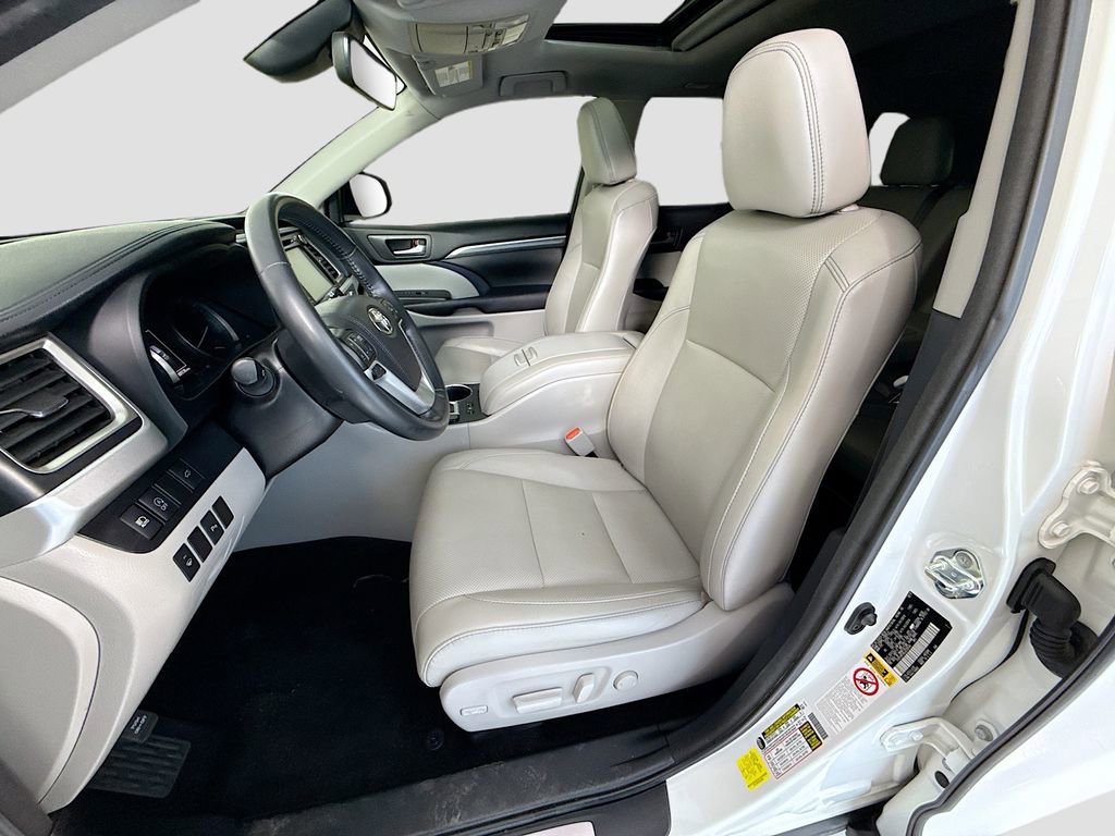 Used 2018 Toyota Highlander Limited FWD image 19