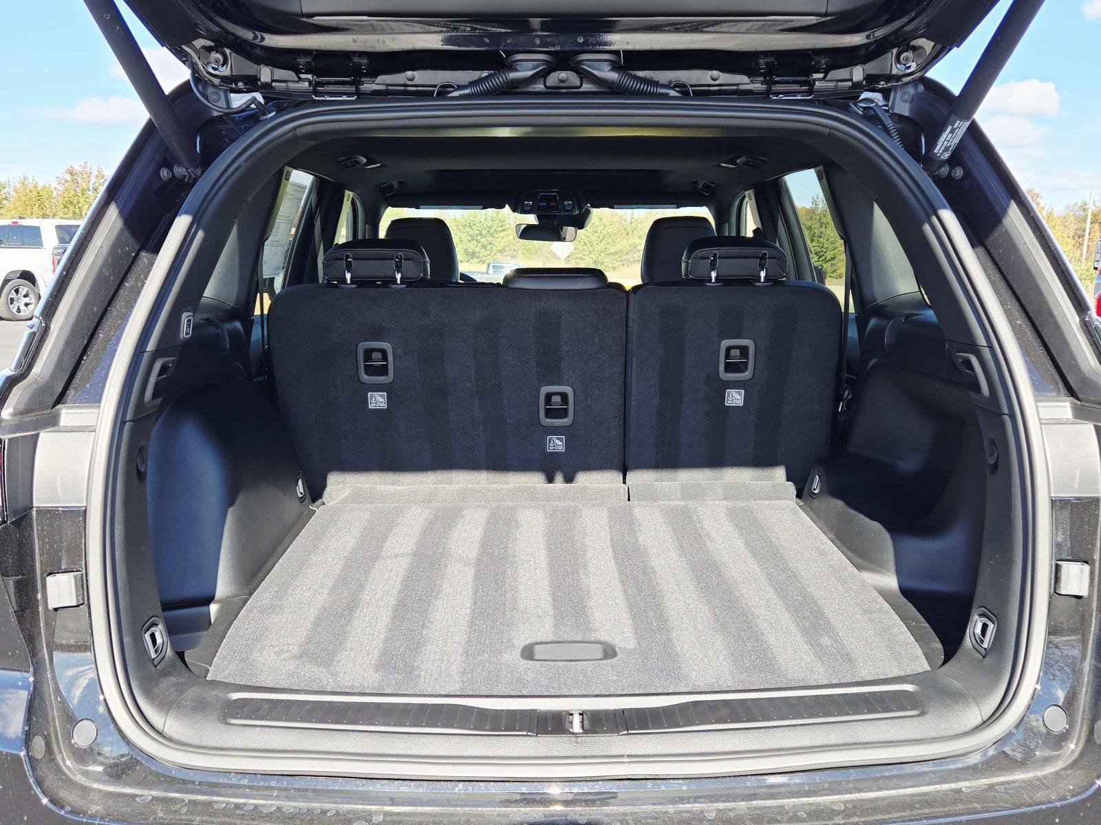 New 2025 Jeep Grand Cherokee Altitude image 14