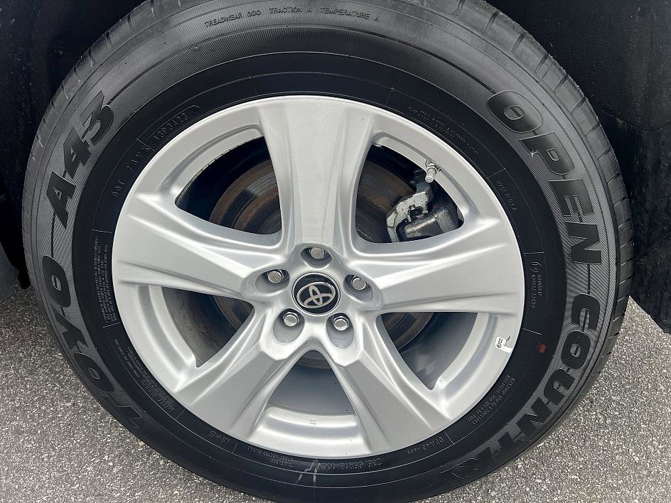 Used 2024 Toyota Highlander LE image 10