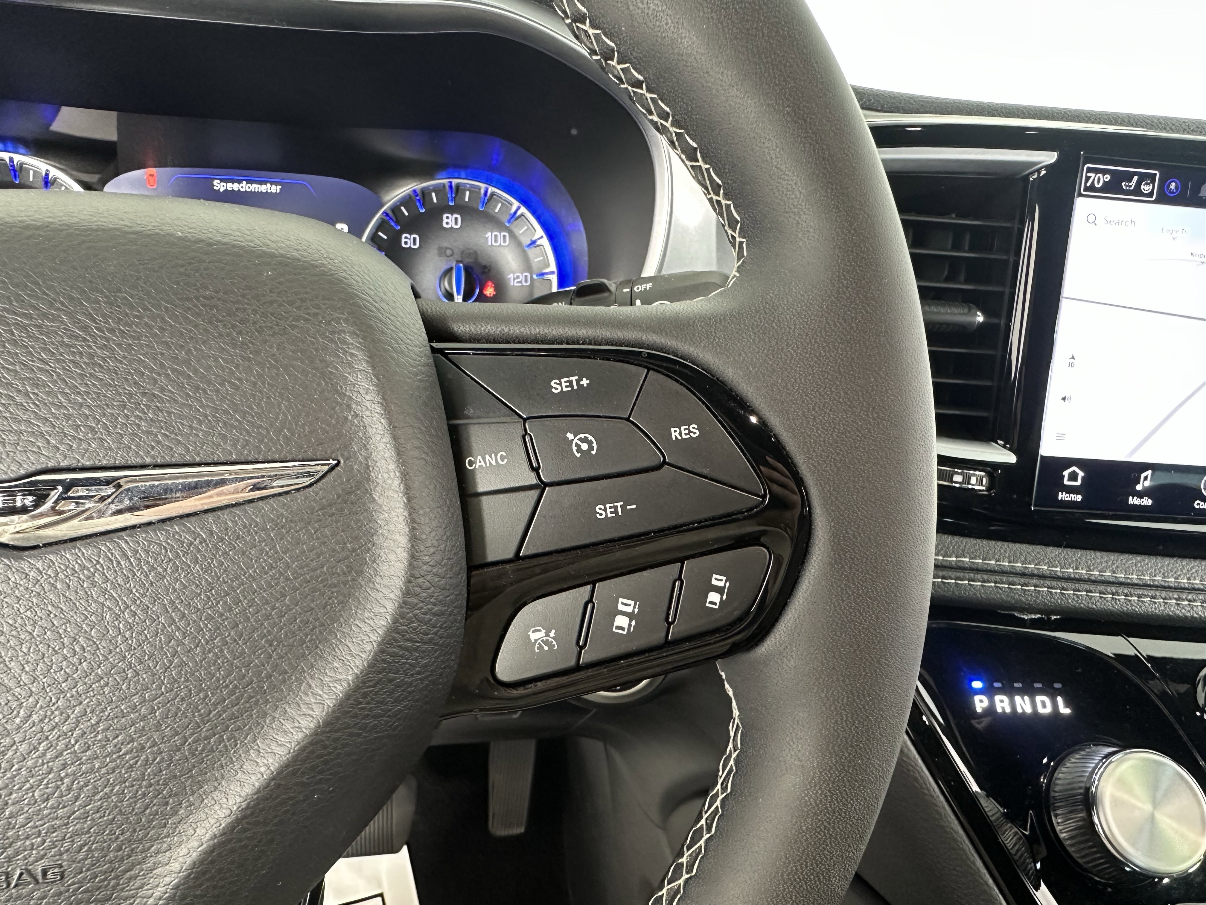 Used 2025 Chrysler Pacifica Limited image 29