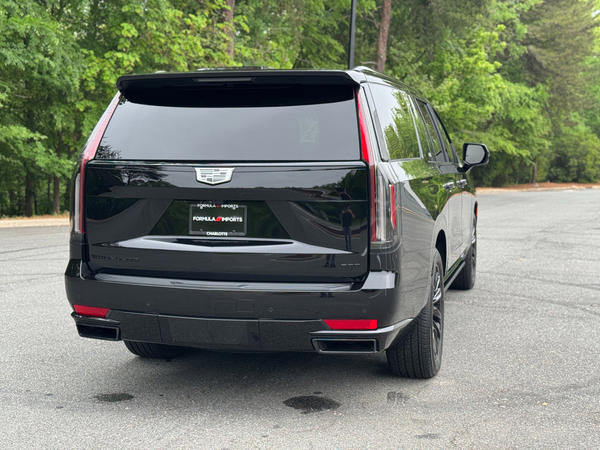 Used 2024 Cadillac Escalade ESV Sport Platinum w/ LPO, ONYX Package image 11