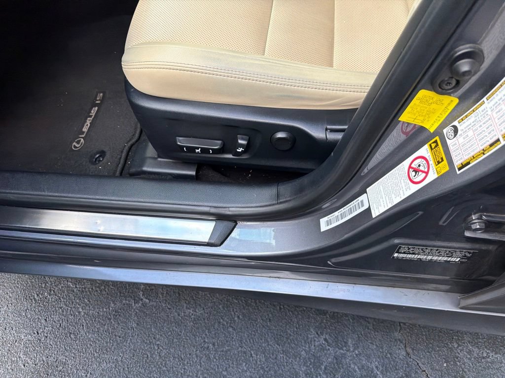 Used 2016 Lexus IS 200t RWD image 11