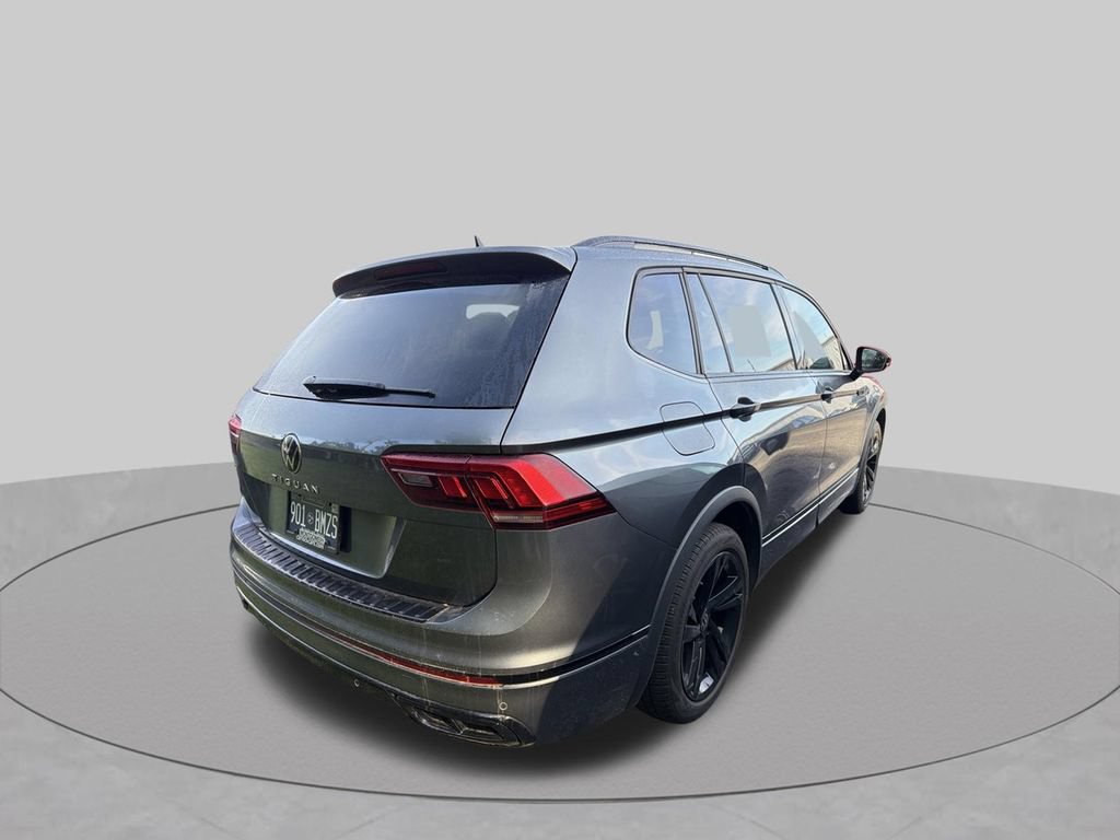 Used 2024 Volkswagen Tiguan SE R-Line FWD image 4