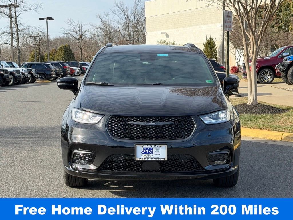 New 2026 Chrysler Pacifica Select w/ S Appearance Package image 3