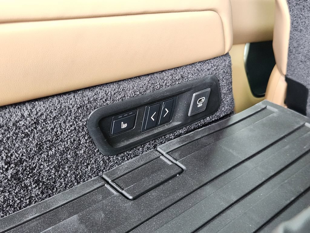 New 2025 Land Rover Range Rover Long Wheelbase SE AWD/4WD image 16