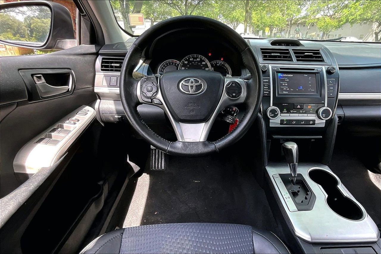 Used 2013 Toyota Camry SE FWD image 8