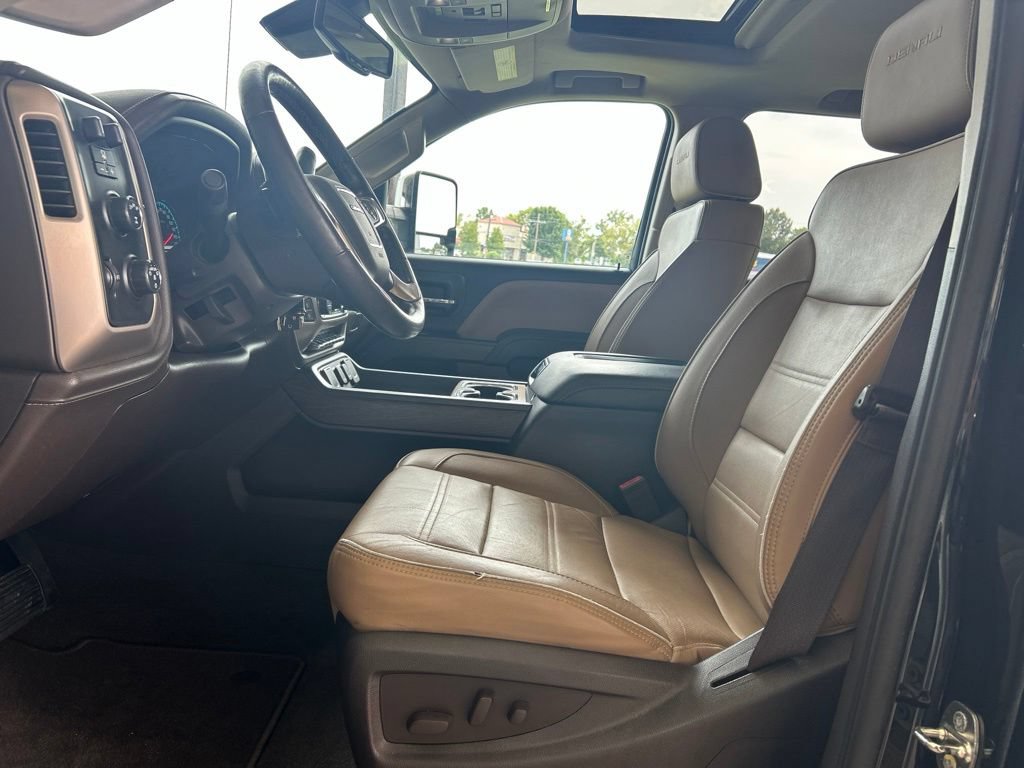 Used 2018 GMC Sierra 2500 Denali w/ Duramax Plus Package AWD/4WD image 8
