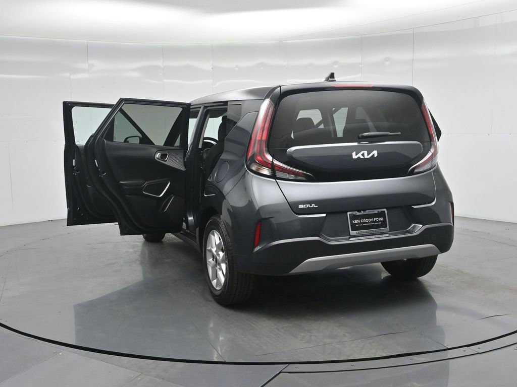 Used 2023 Kia Soul LX w/ Option Group 015 FWD image 33