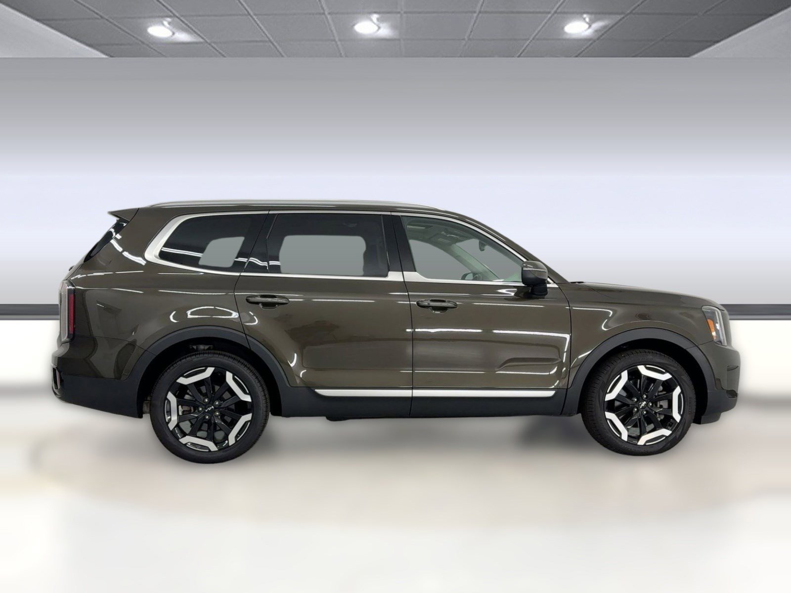 Used 2024 Kia Telluride EX w/ EX Captain's Chair Package image 8