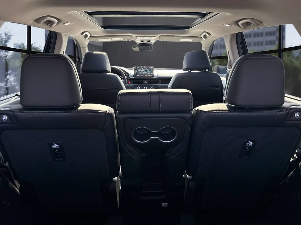 Used 2025 Honda Pilot Touring image 12