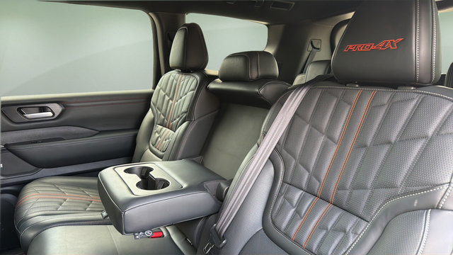 Used 2025 Nissan Armada PRO-4X AWD/4WD image 9