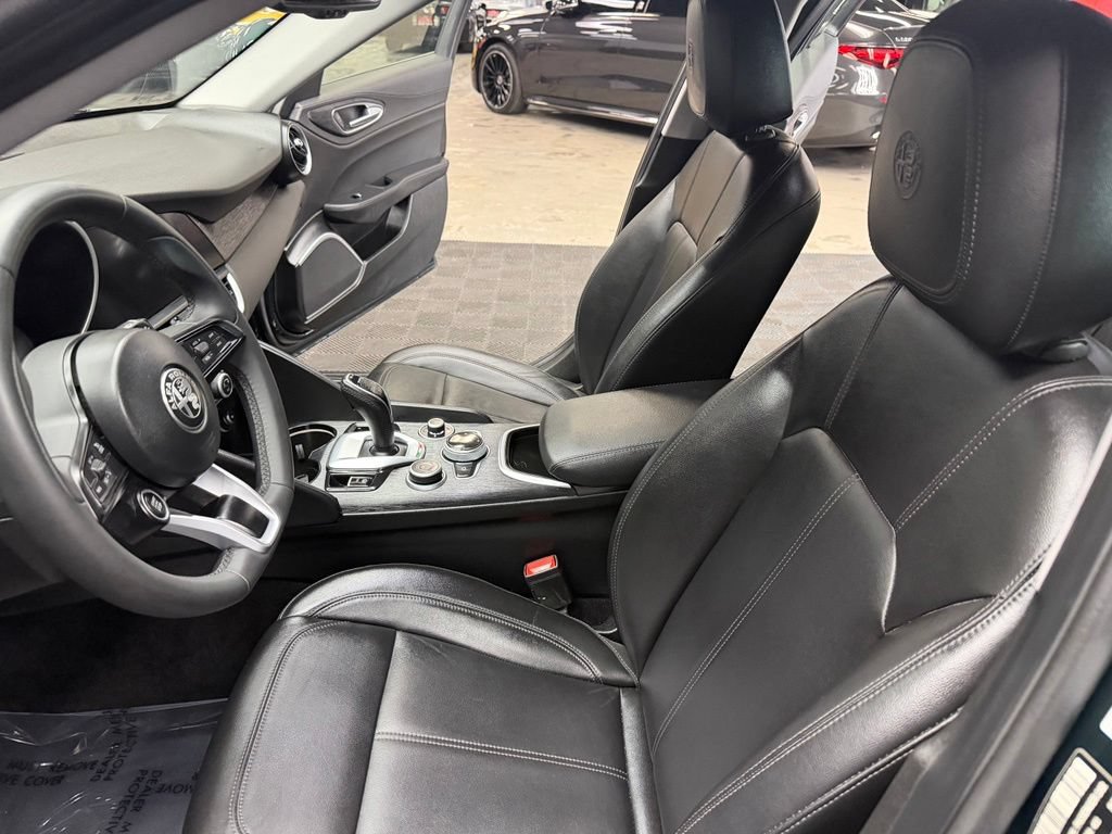 Used 2020 Alfa Romeo Giulia RWD image 33