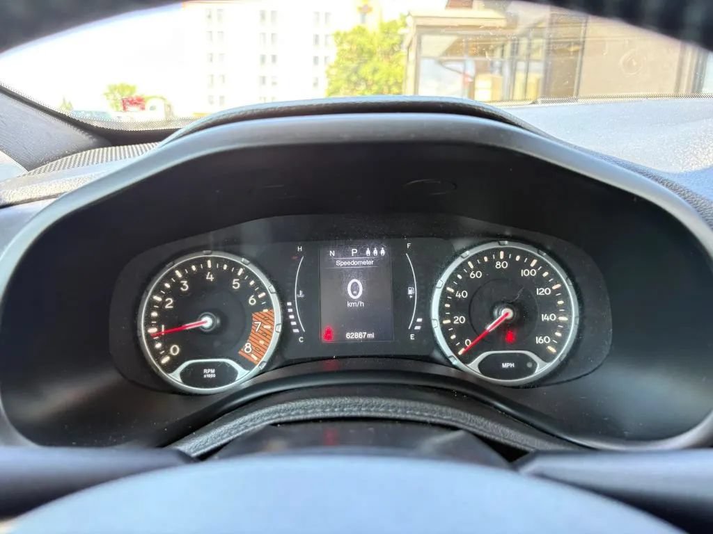 Used 2019 Jeep Renegade Latitude w/ Cold Weather Group AWD/4WD image 14