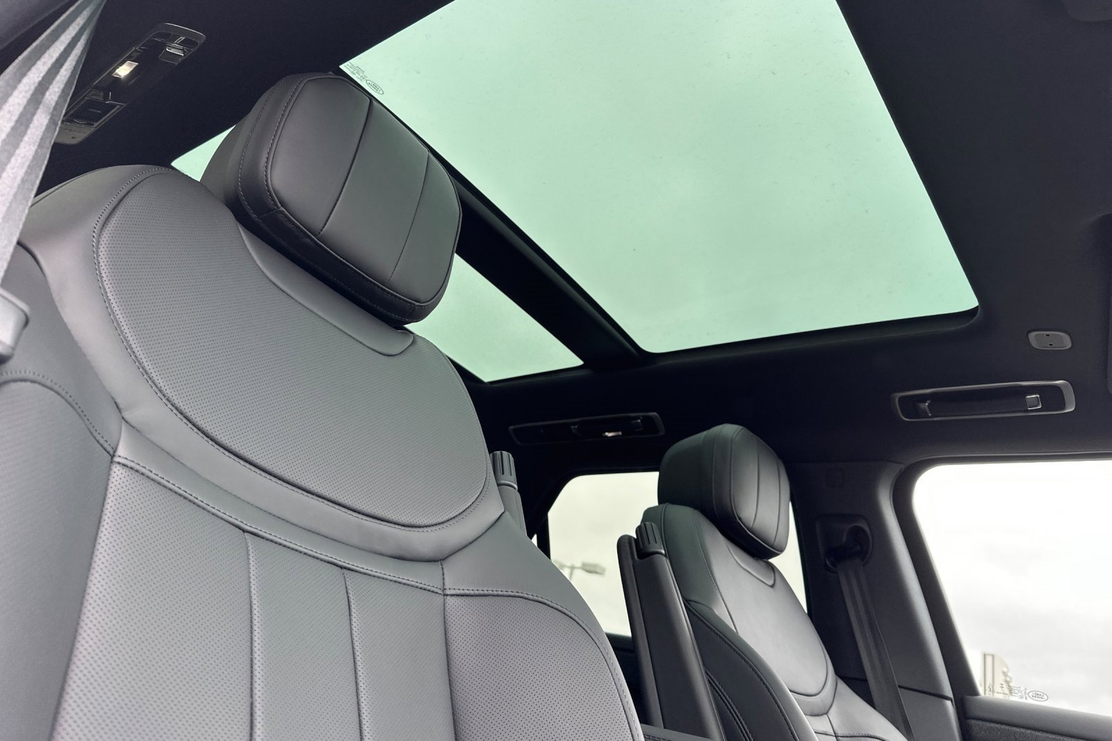 New 2025 Land Rover Range Rover Sport Dynamic SE image 16