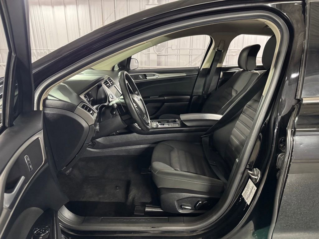 Used 2018 Ford Fusion SE w/ Fusion SE Technology Package FWD image 36