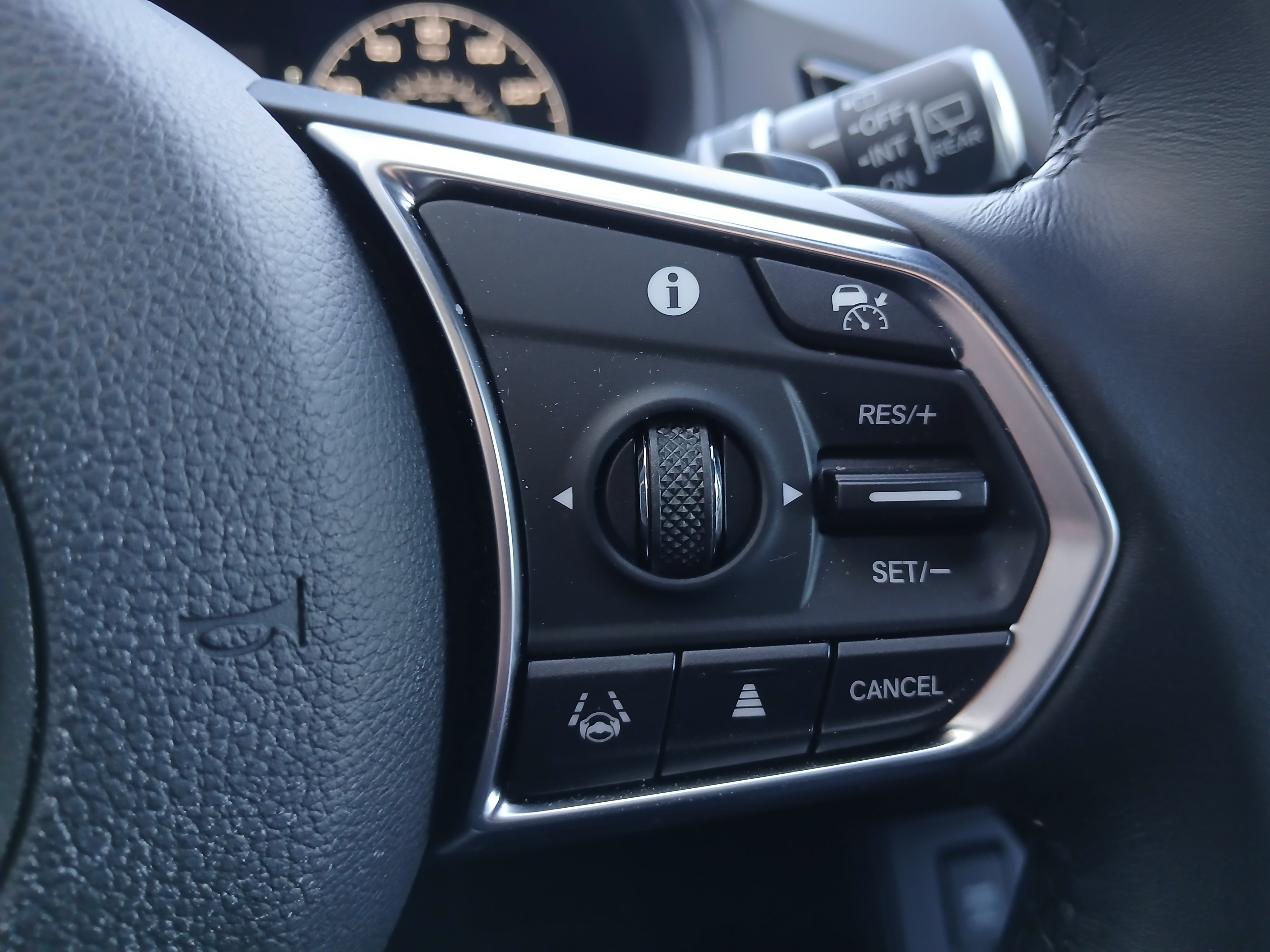 Used 2025 Acura RDX SH-AWD image 15