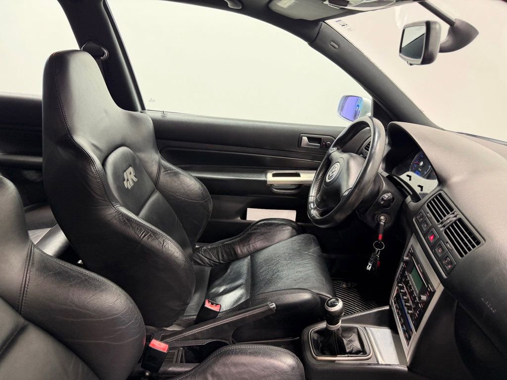 Used 2004 Volkswagen R32 image 40