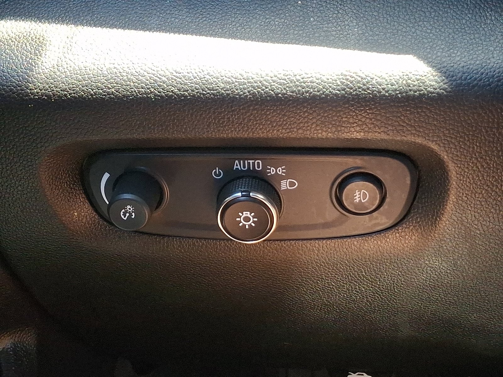 Used 2020 Chevrolet Traverse LT FWD image 24