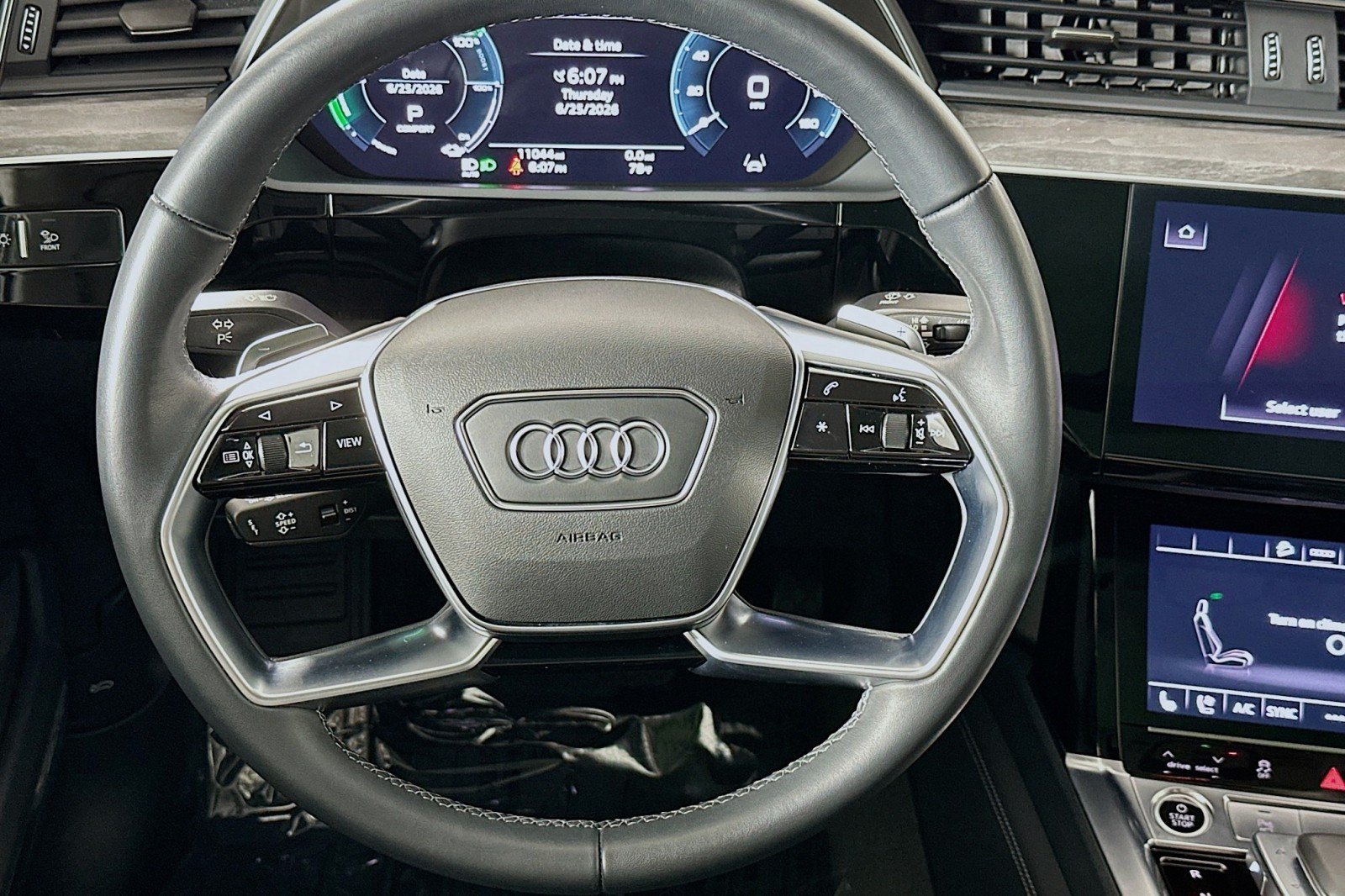 Used 2024 Audi Q8 e-tron Premium Plus w/ Premium Plus Package AWD/4WD image 19