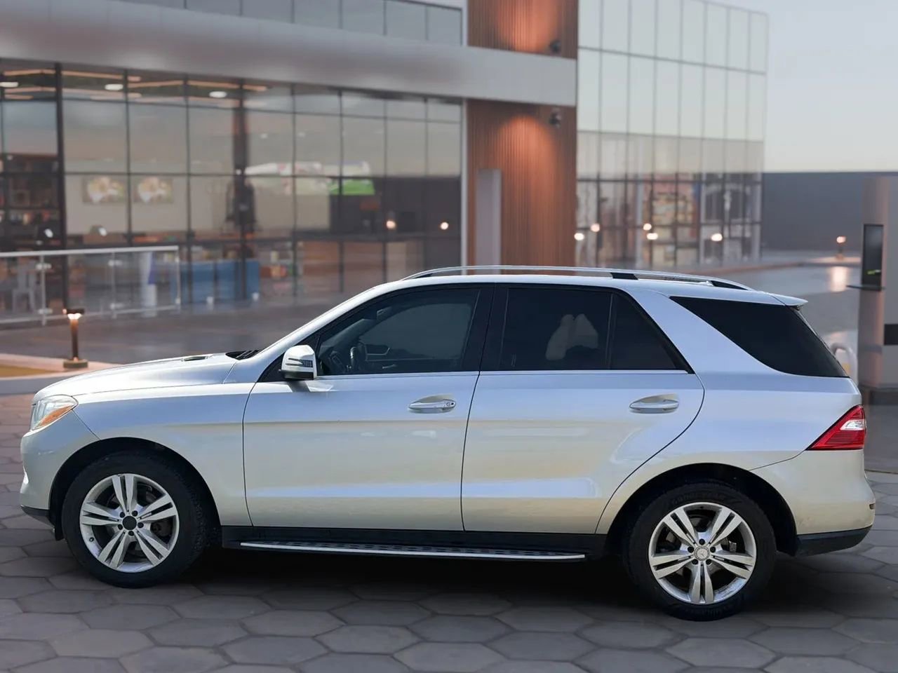 Used 2014 Mercedes-Benz ML 350 ML 350 4MATIC Sport Utility 4D w/ Premium 1 Package image 5
