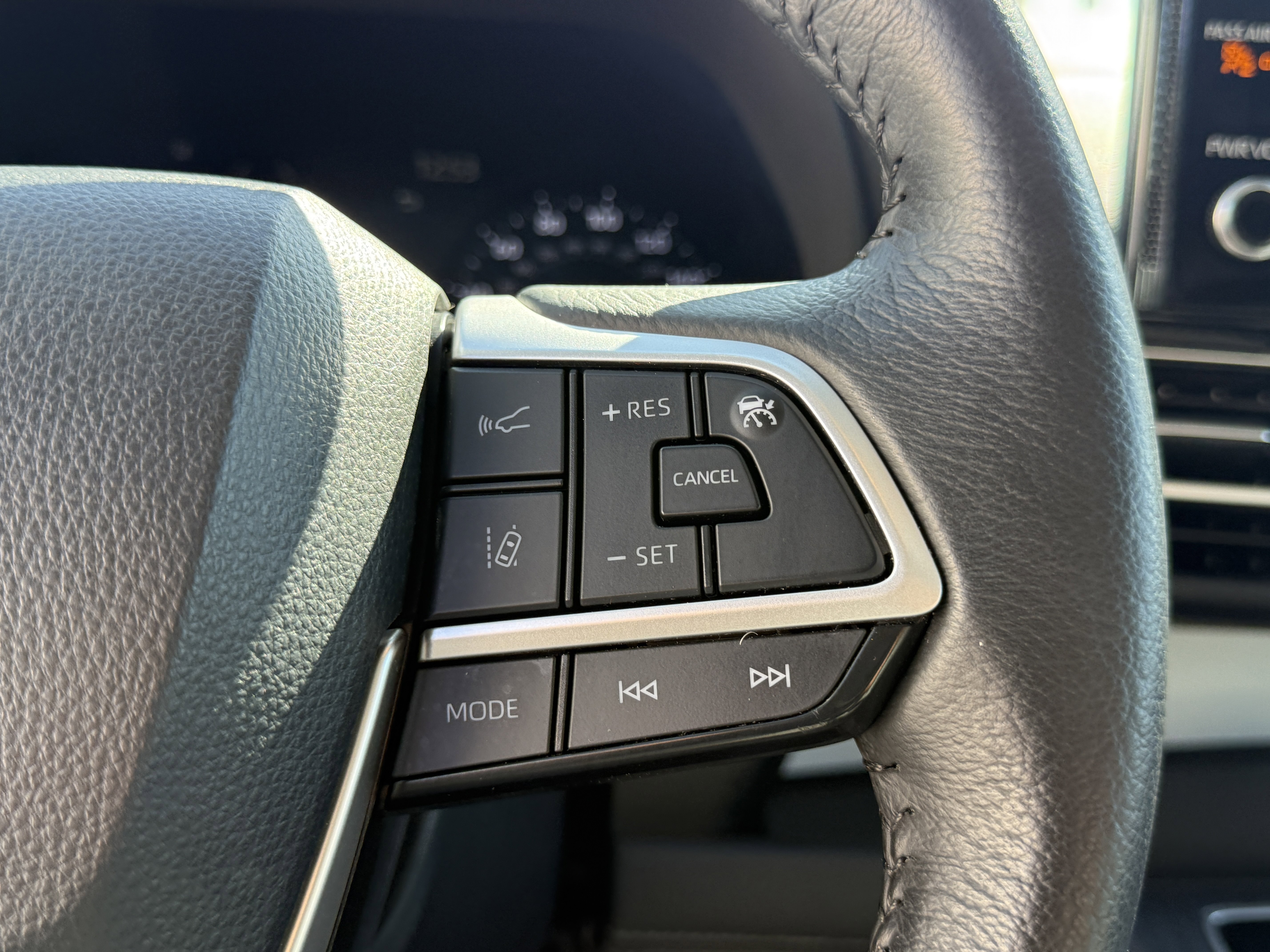 Used 2025 Toyota Sienna XLE image 19