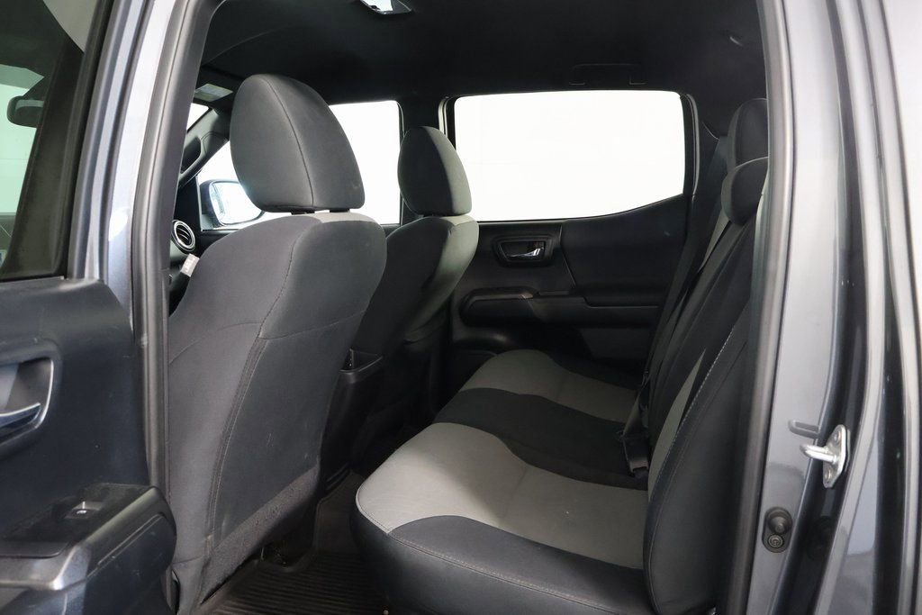 Used 2021 Toyota Tacoma TRD Sport w/ Technology Package image 11