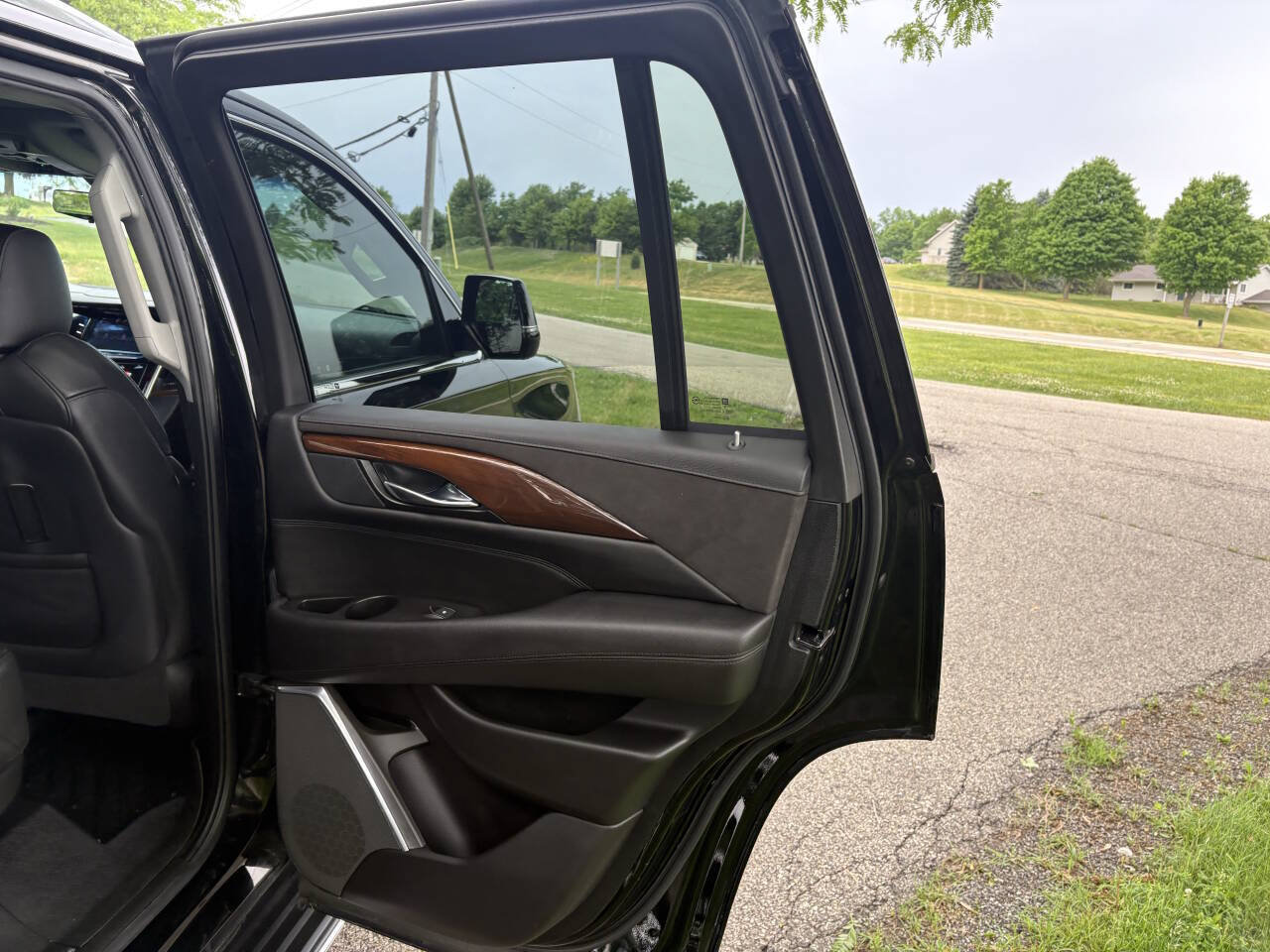 Used 2020 Cadillac Escalade Premium Luxury AWD/4WD image 34
