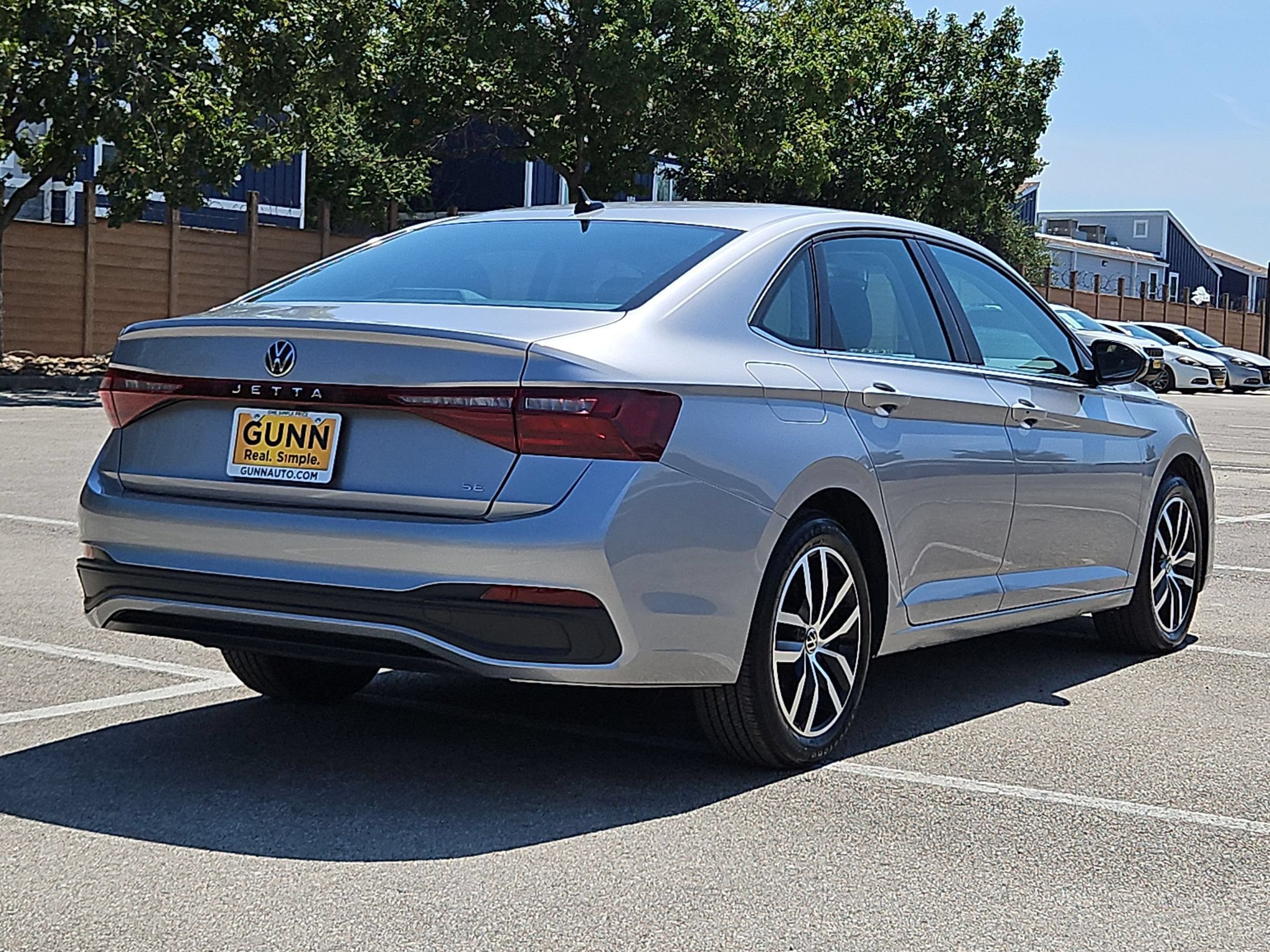 Used 2025 Volkswagen Jetta SE FWD image 3